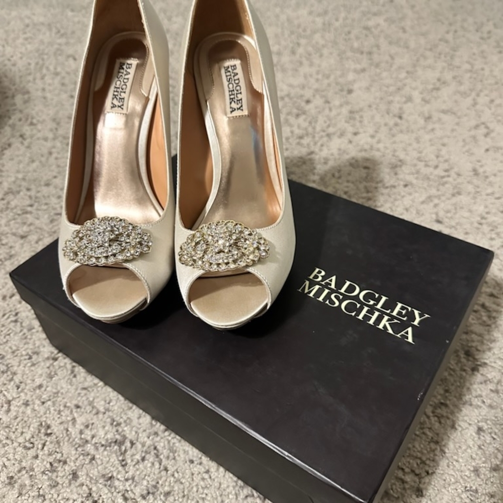 Badgley Mischka Goodie Peep Toe Heels